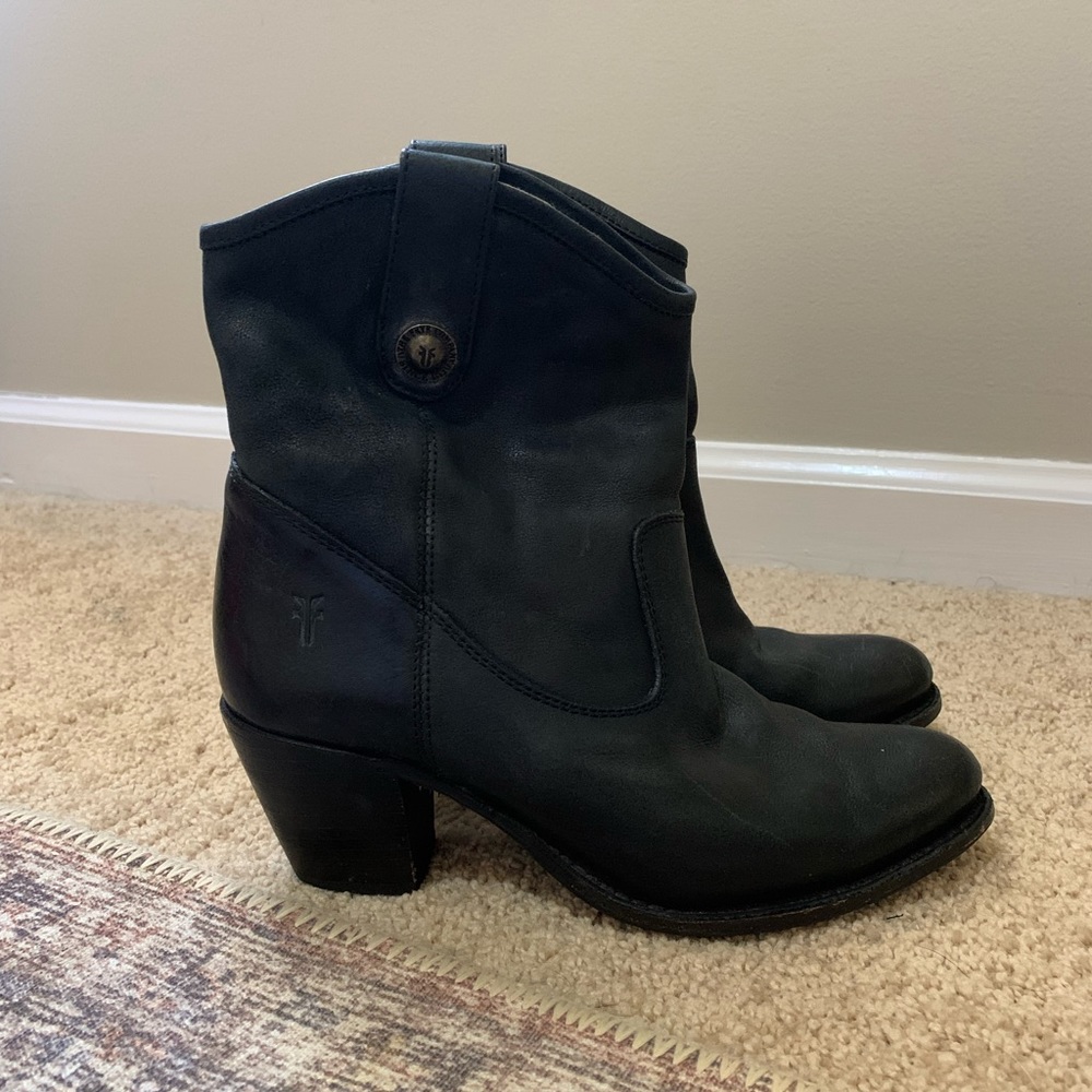 FRYE women’s size 7 black boot